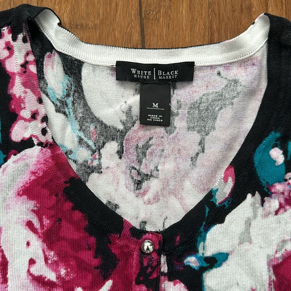 Women’s White House / Black Market Floral Knit Pearl Snap Front Cardigan - Picture 3 of 7